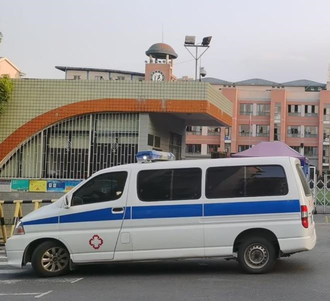 三江救护车出租护送骨折病人一公里多少钱